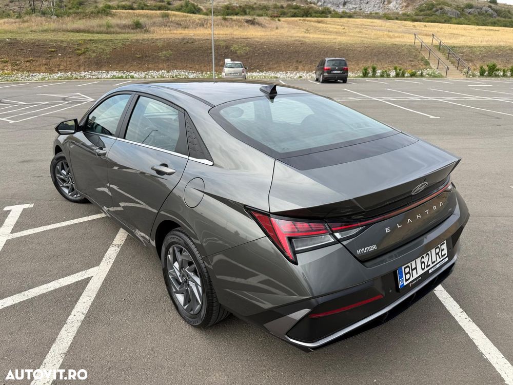 Hyundai Elantra 1.6 l 123 CP CVT Highway - 28