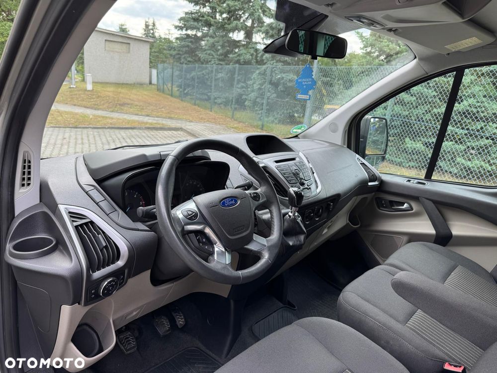 Ford Tourneo Custom - 25