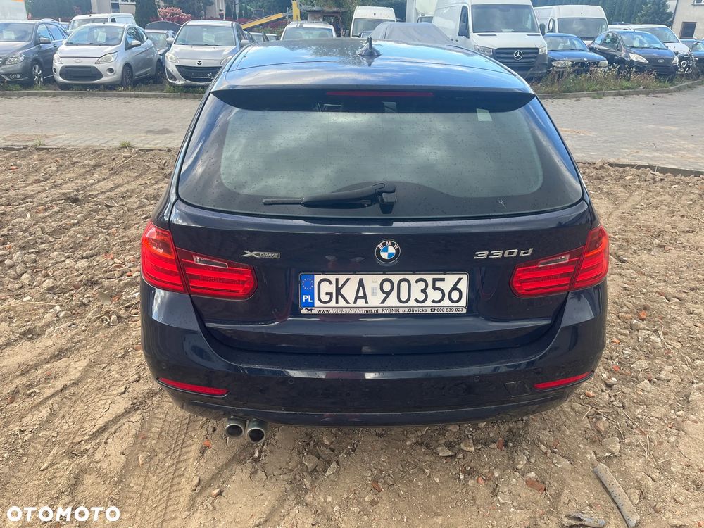 BMW Seria 3 330d xDrive - 9
