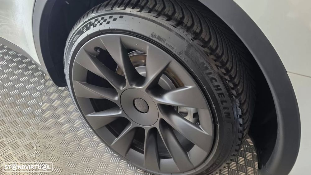 Tesla Model Y Long Range Dual Motor AWD - 32