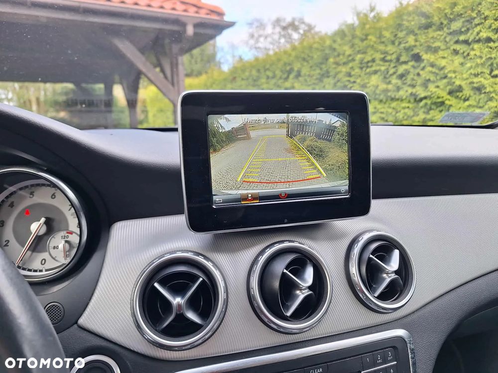 Mercedes-Benz GLA 180 - 6