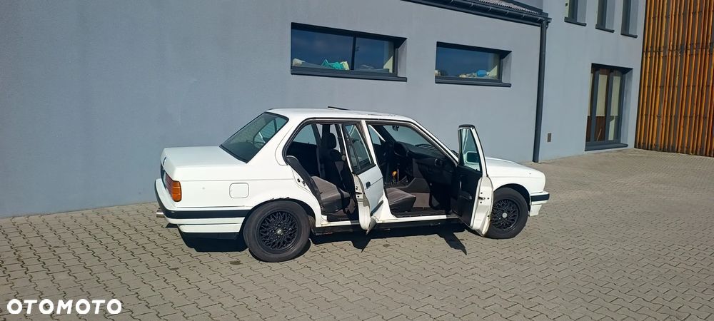 BMW Seria 3 320i - 13