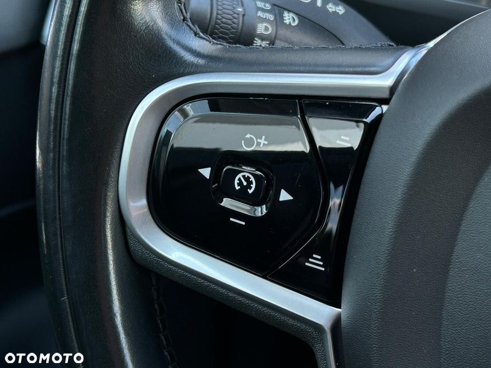 Volvo XC 90 B5 D AWD Momentum Pro - 21