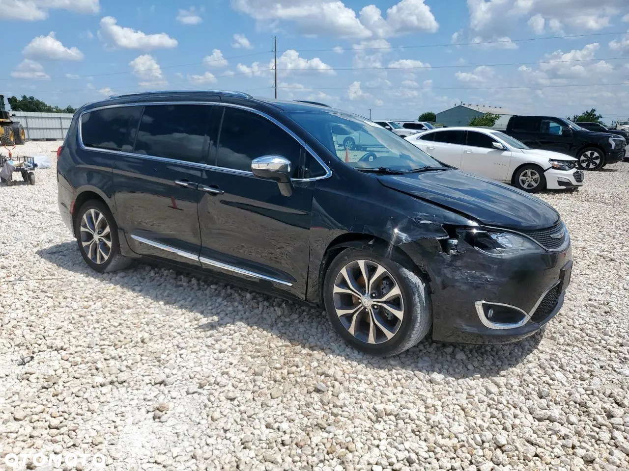 Chrysler Pacifica - 4