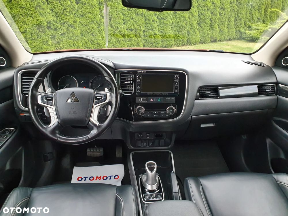 Mitsubishi Outlander PHEV Instyle NAVI + - 11