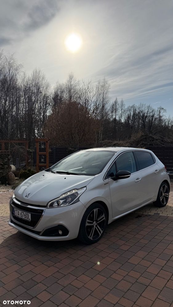 Peugeot 208 - 14