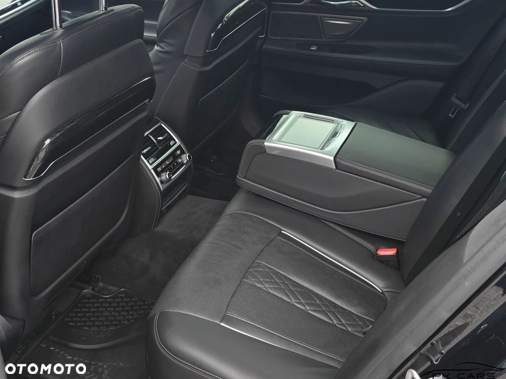 BMW Seria 7 730d xDrive - 38
