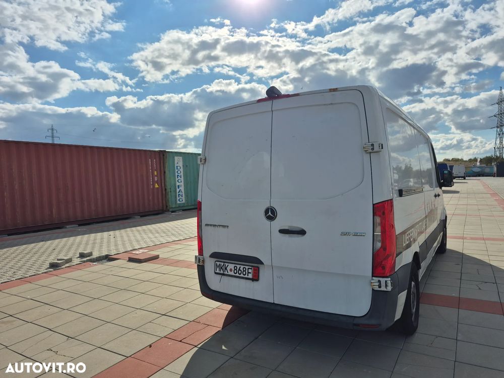 Mercedes-Benz Sprinter - 37