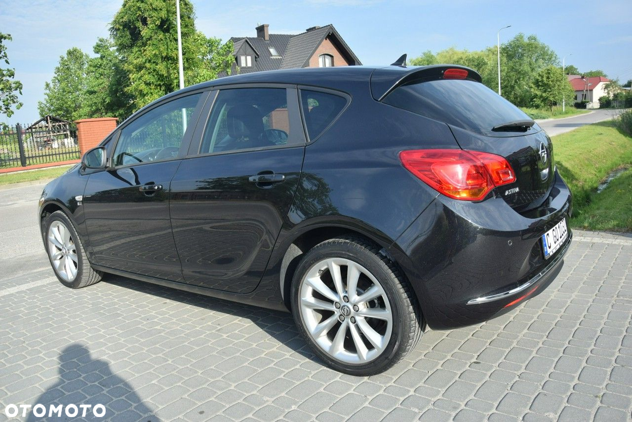 Opel Astra 1.4 Turbo 150 Jahre - 12