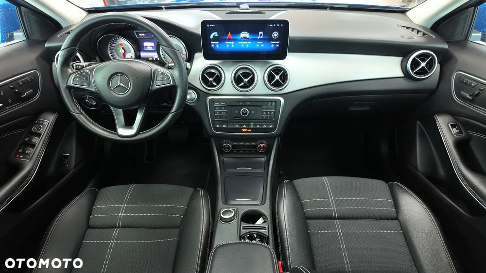 Mercedes-Benz GLA 250 4Matic 7G-DCT UrbanStyle Edition - 22