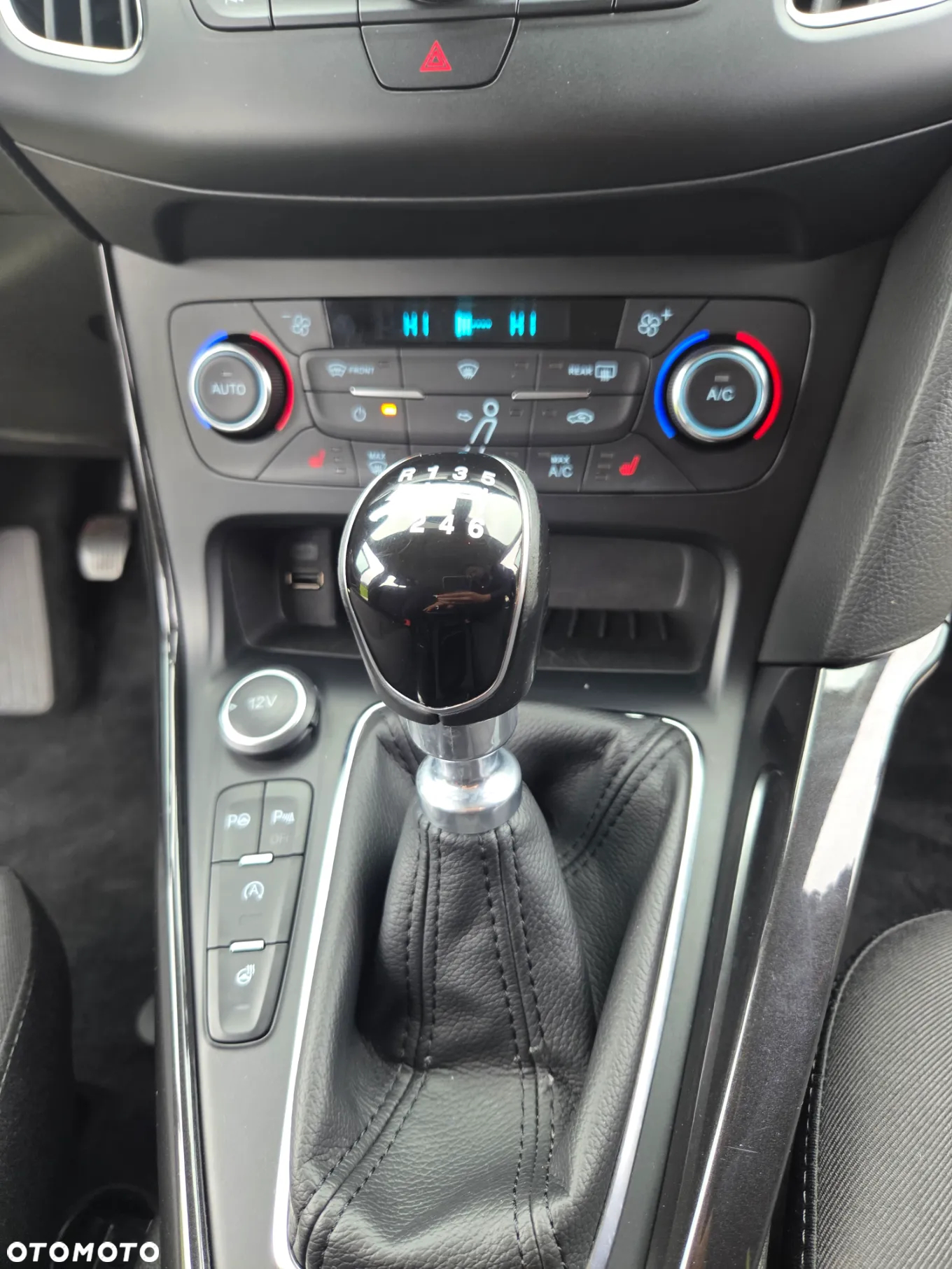 Ford Focus 1.0 EcoBoost Hybrid ST-LINE - 19