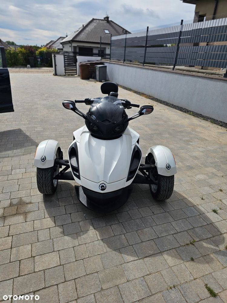 Can-Am Spyder - 1