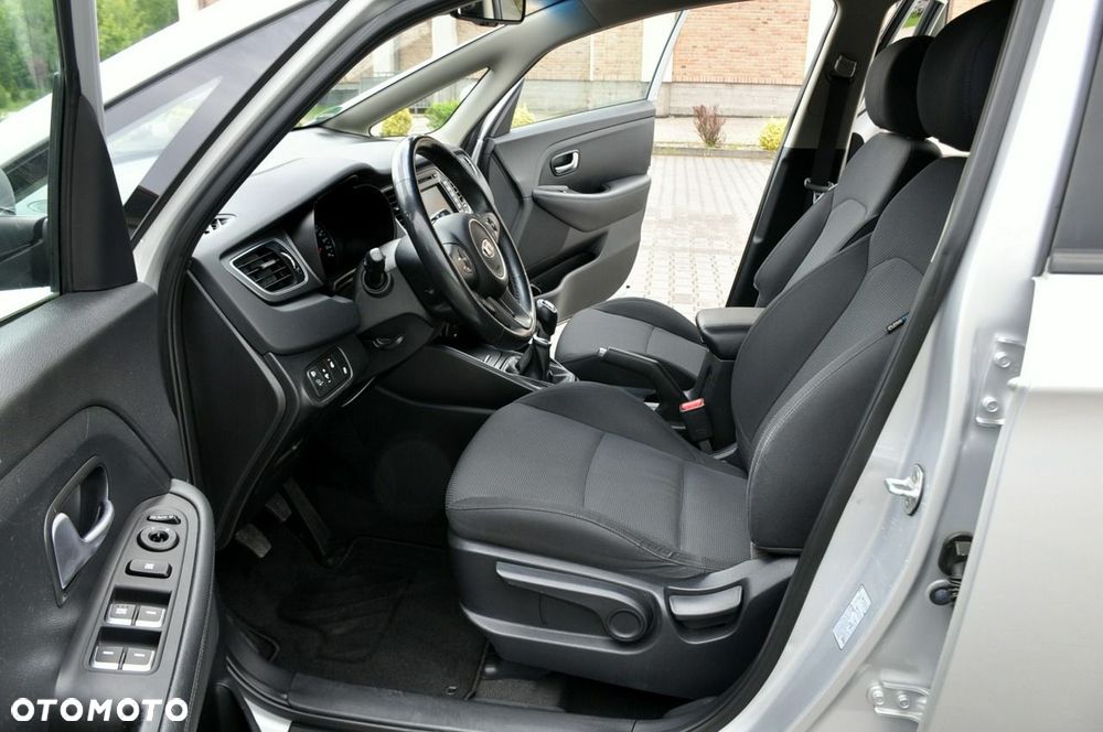 Kia Carens - 22