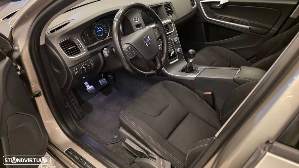 Volvo V60 1.6 D2 Momentum Eco - 6