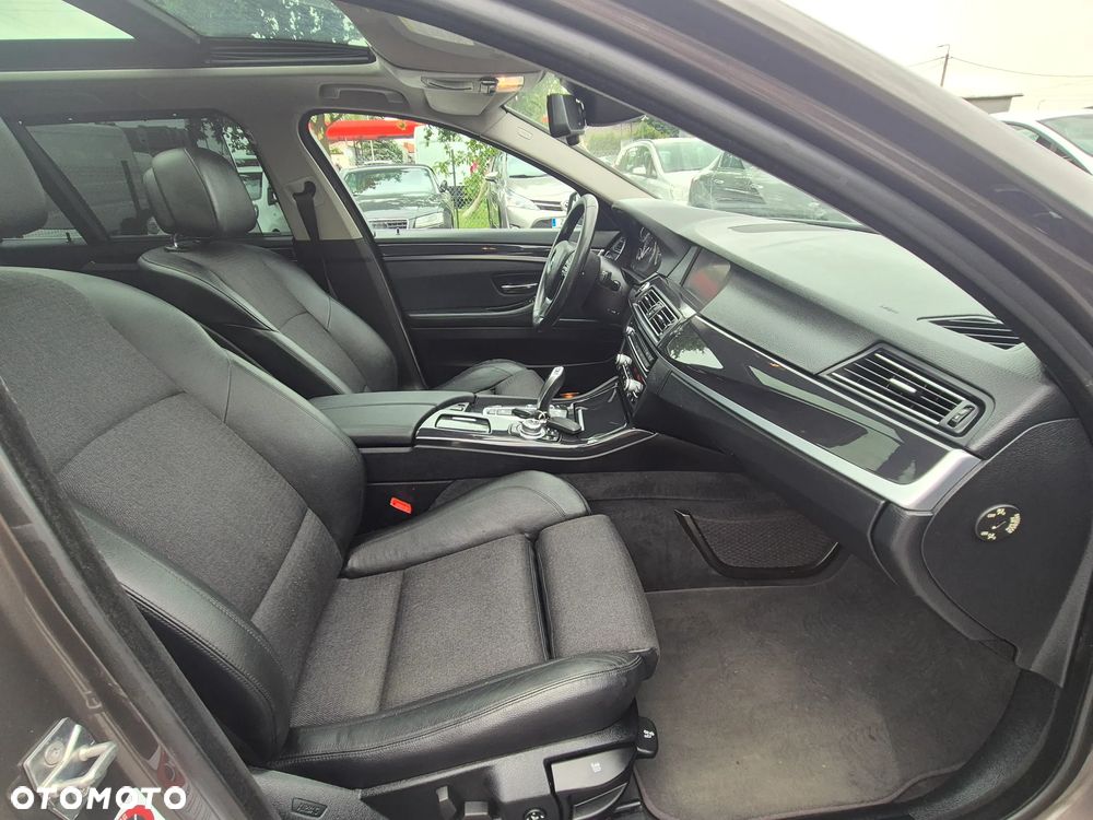 BMW Seria 5 520d - 32