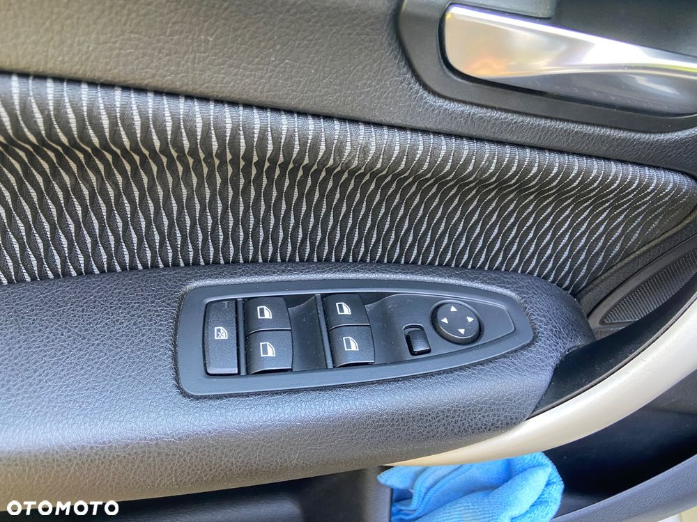 BMW Seria 1 114i - 24
