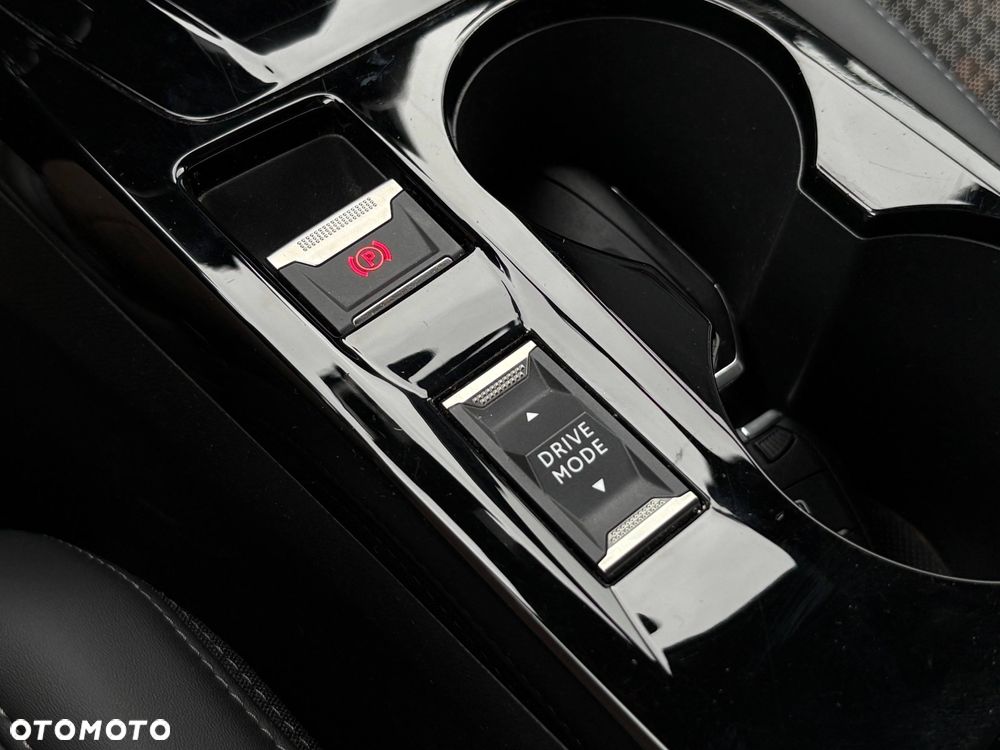 Peugeot 2008 PureTech 130 EAT8 GT - 29