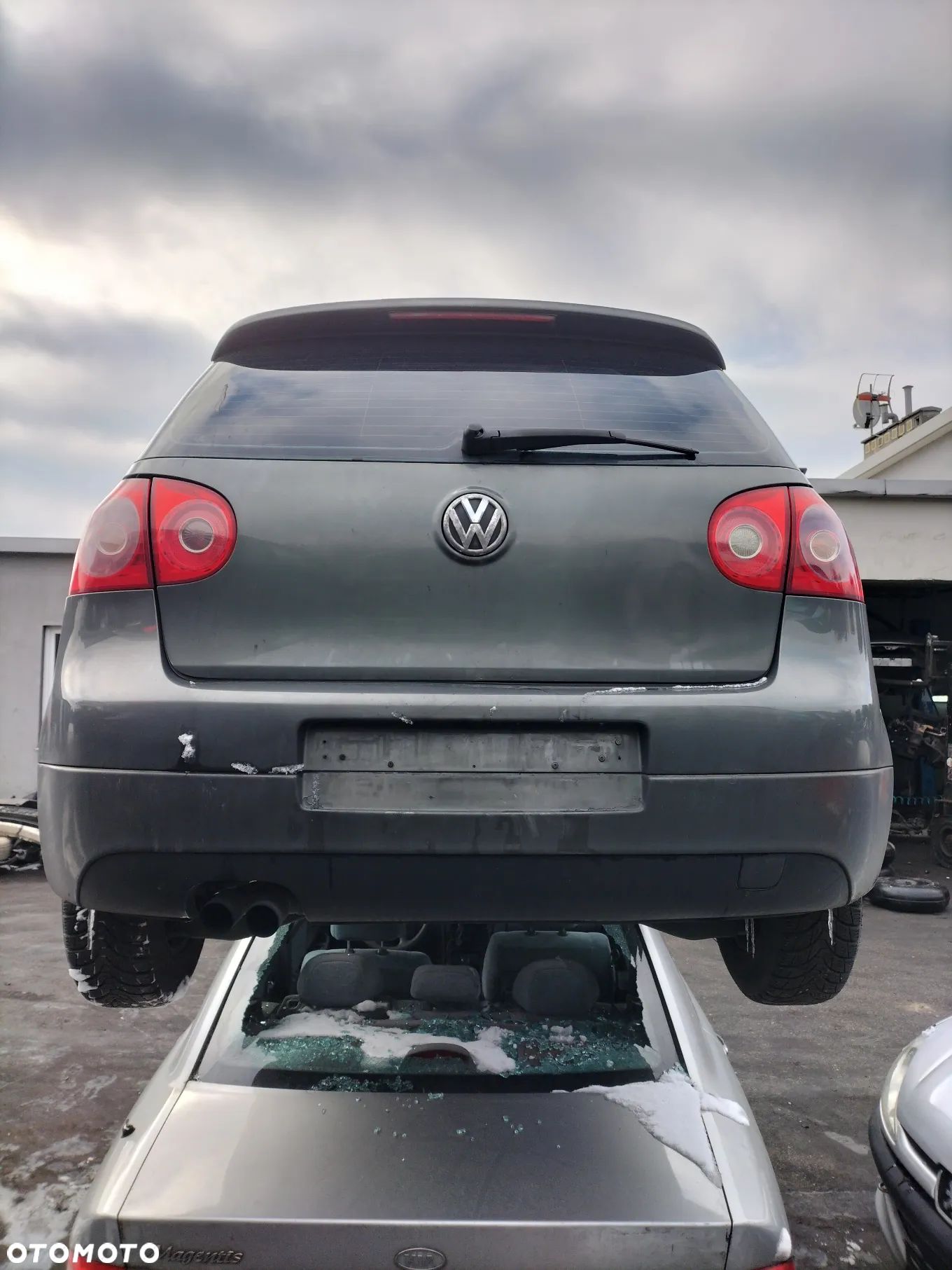 CAŁE AUTO NA CZĘŚCI DRZWI KLAPA BAGAŻNIKA LAMPY TYŁ ITP VW GOLF V 3D - 1
