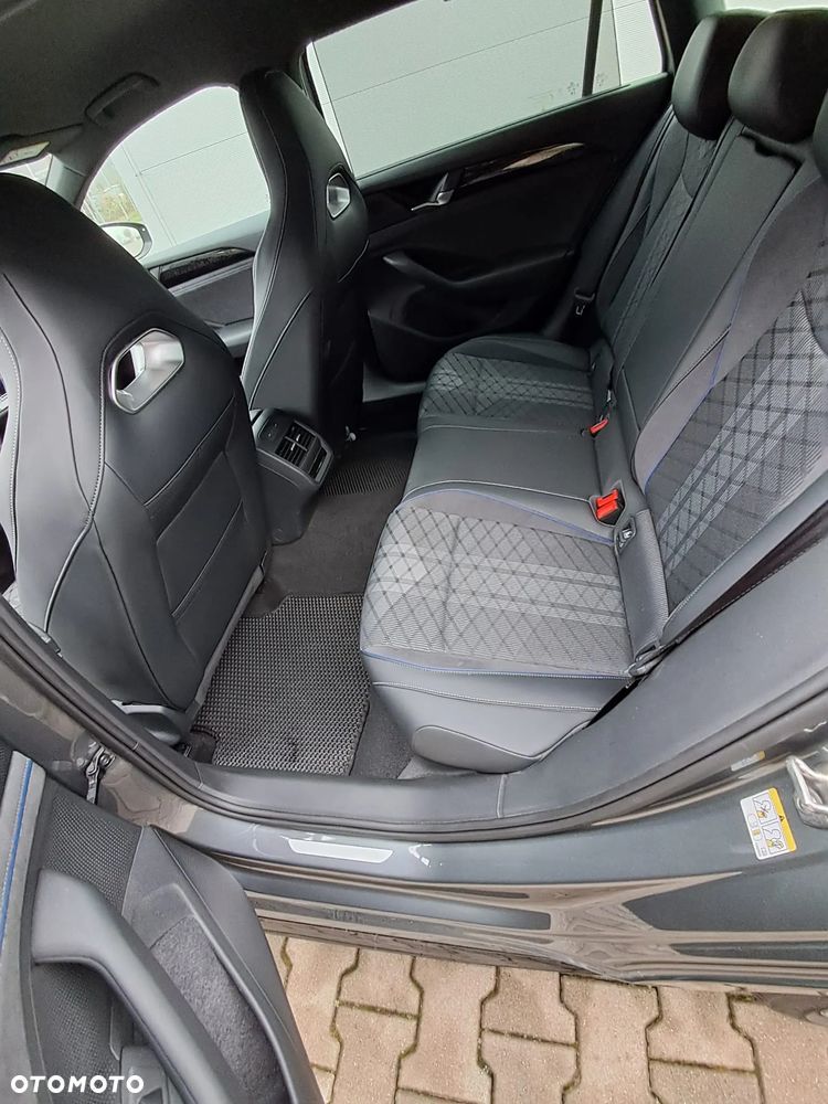 Volkswagen Passat 2.0 TDI SCR 4Mot R-Line DSG - 7