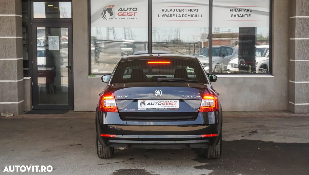 Skoda Octavia 2.0 TDI DSG Ambition - 6