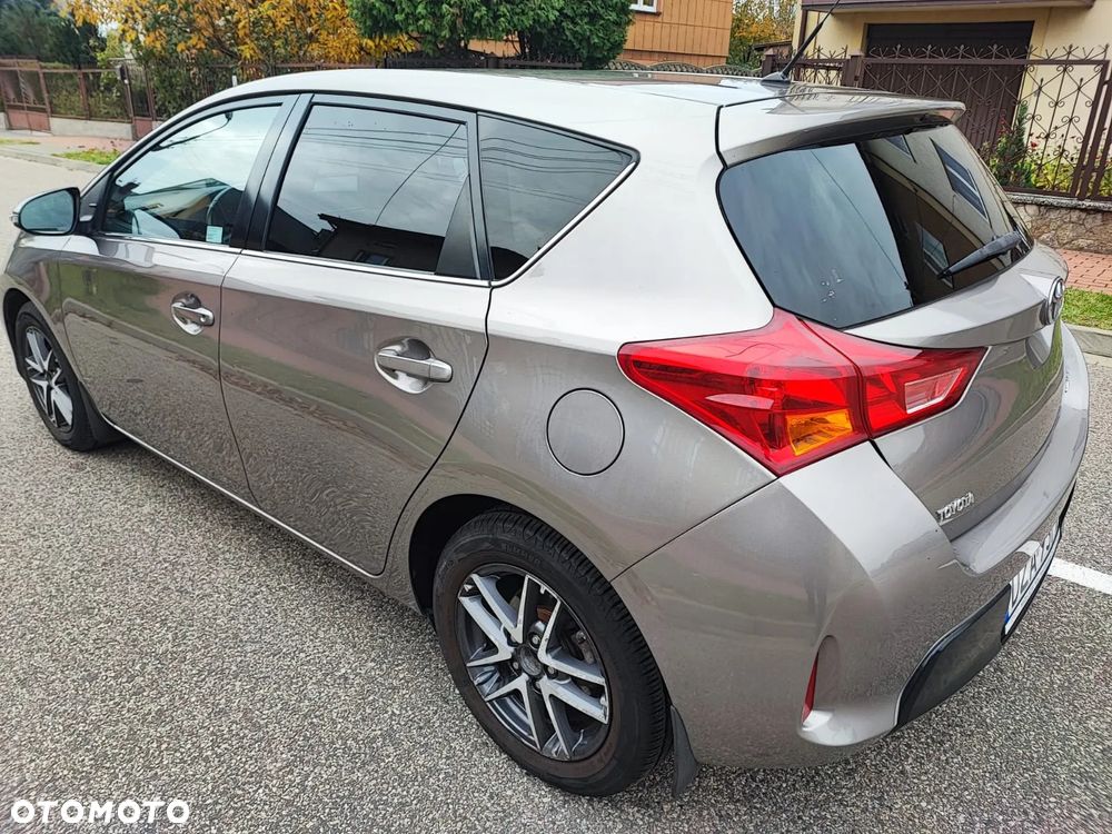 Toyota Auris - 10