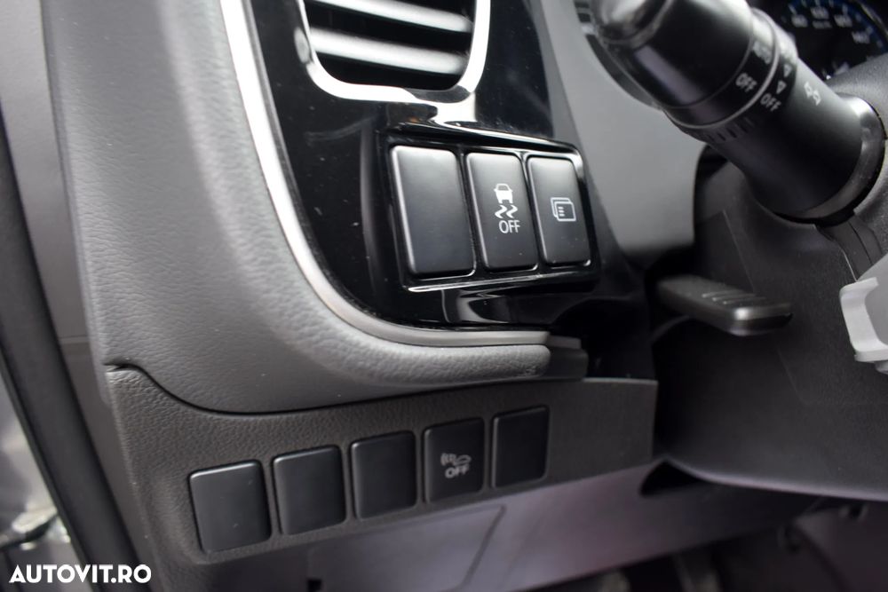 Mitsubishi Outlander 2.0 4WD Plug-In Hybrid Top - 15