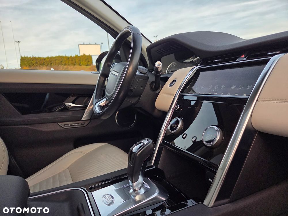 Land Rover Discovery Sport 2.0 P200 mHEV S - 17