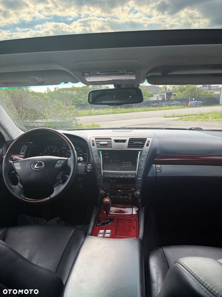 Lexus LS - 15