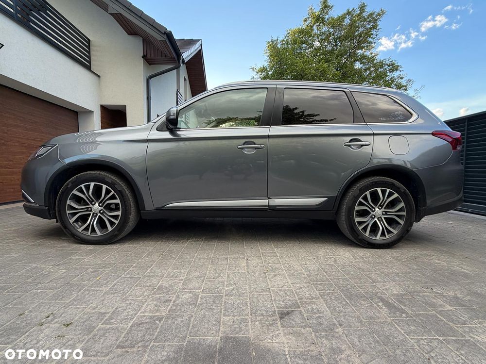 Mitsubishi Outlander - 2