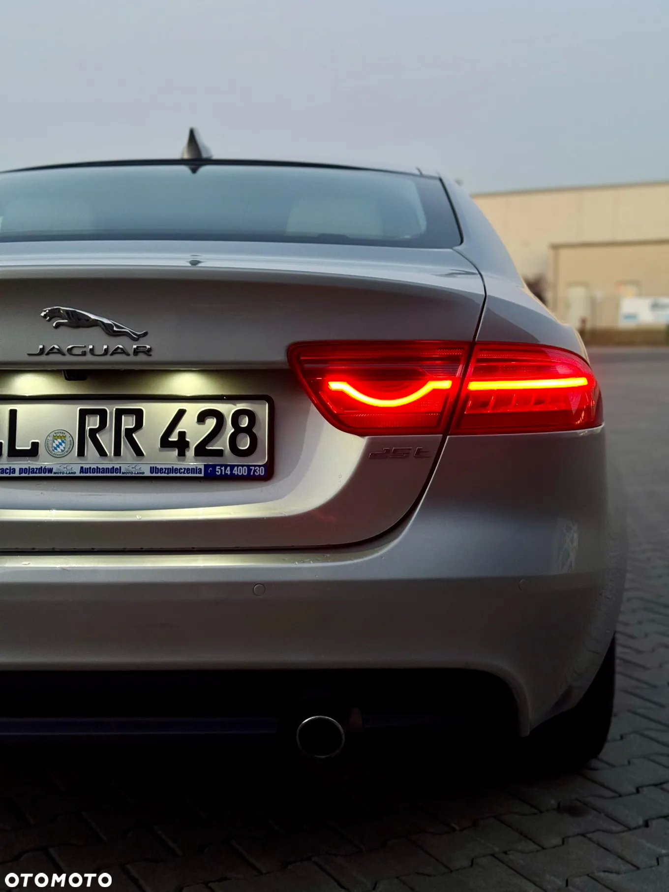 Jaguar XE 2.0 P250 HSE - 9