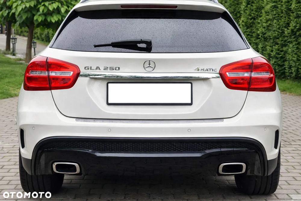 Mercedes-Benz GLA 250 4-Matic AMG Line - 14