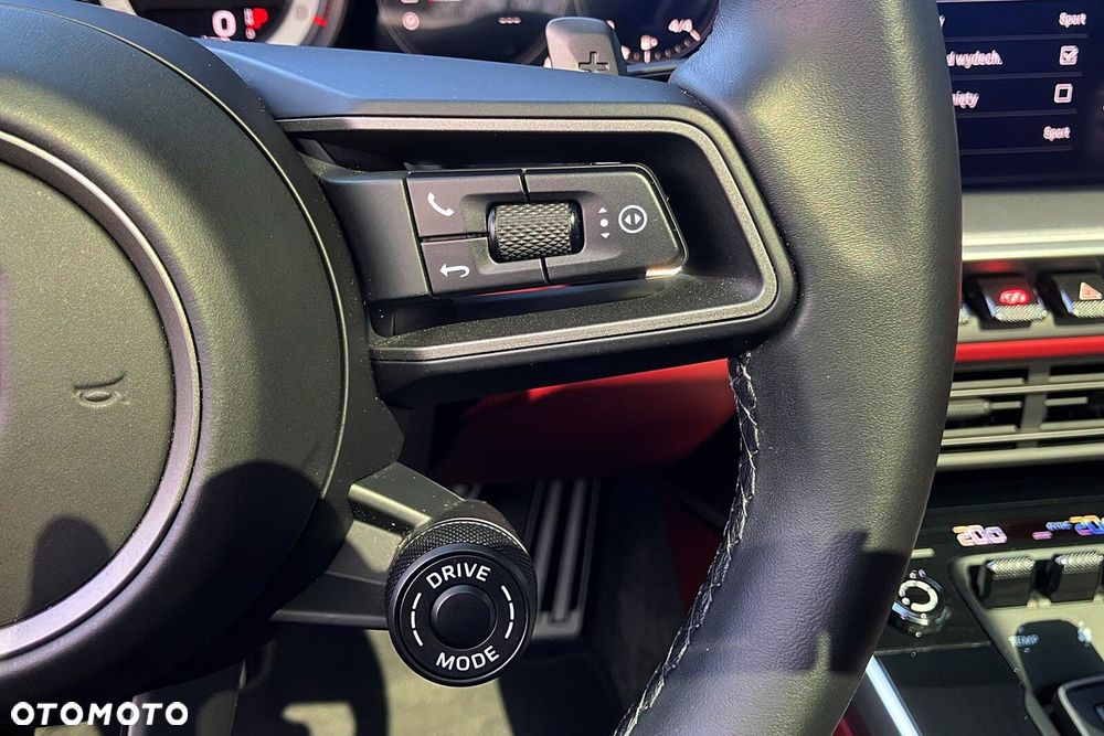 Porsche 911 Carrera - 26