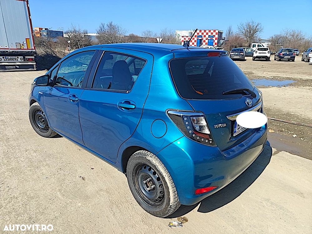 Toyota Yaris 1.5 VVT-i HSD Luna - 4