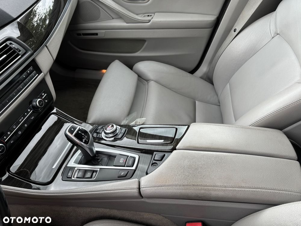 BMW Seria 5 535i - 12
