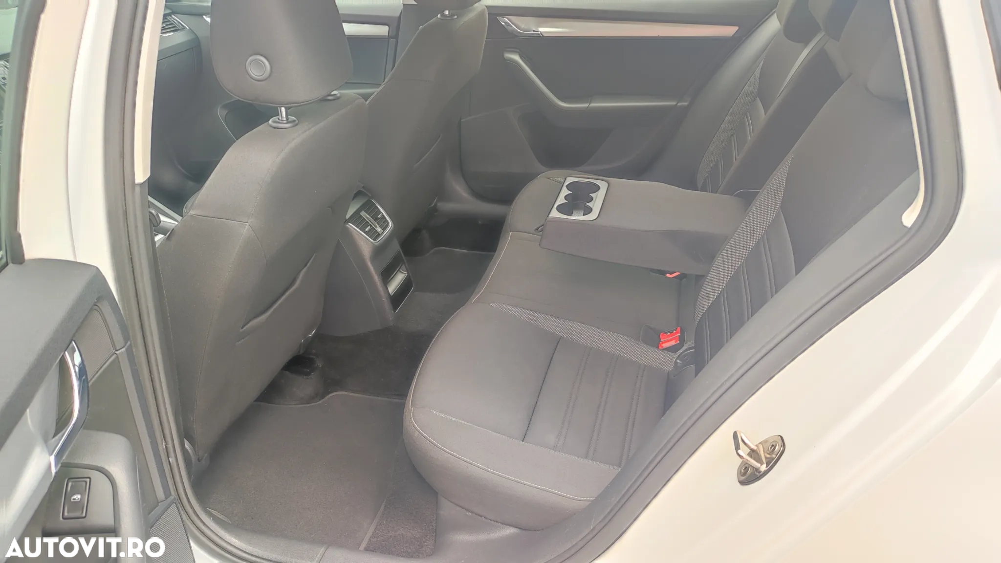 Skoda Octavia Combi Diesel 1.6 TDI DSG Style - 7