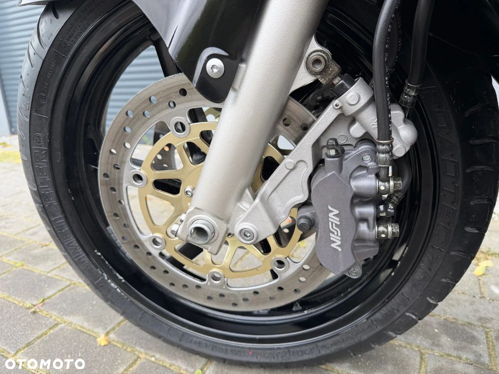 Honda VFR - 35