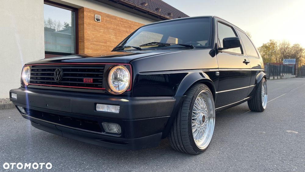 Volkswagen Golf - 1