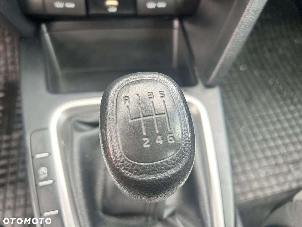 Kia Ceed - 11