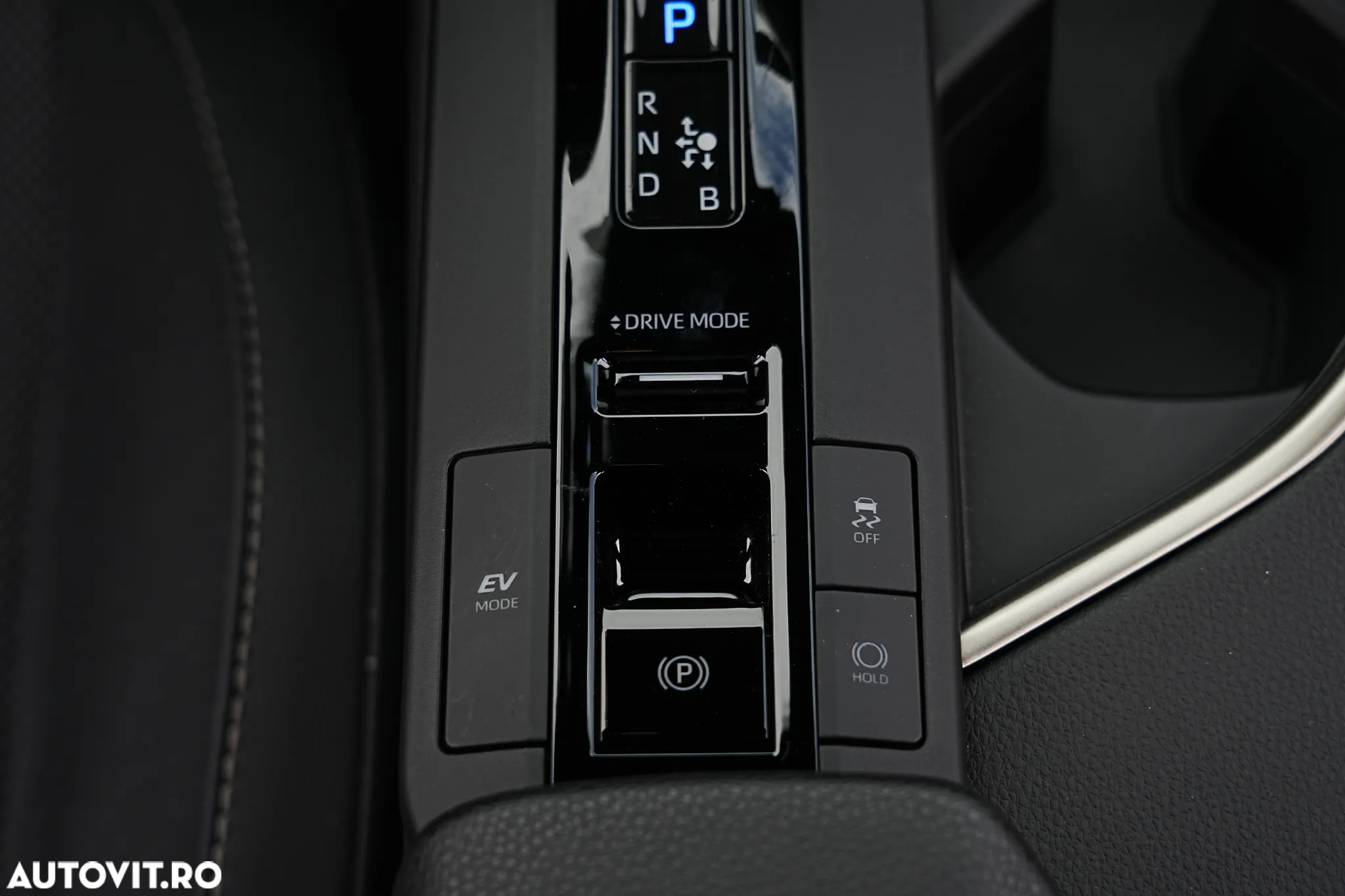 Toyota C-HR 1.8 HSD 122 CP 4x2 CVT C-lassy bi-tone - 23