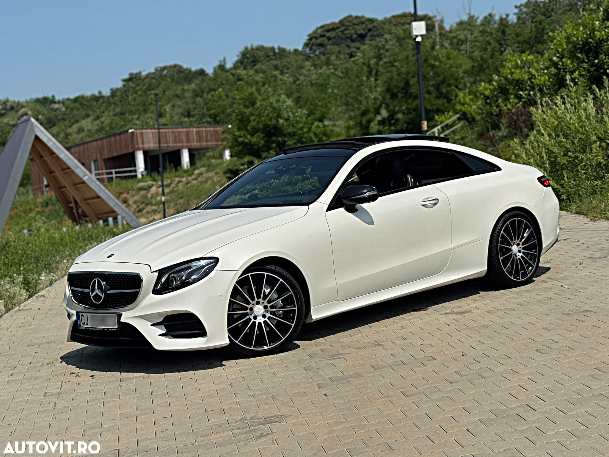 Mercedes-Benz E 220 d Coupe 9G-TRONIC AMG Line - 3