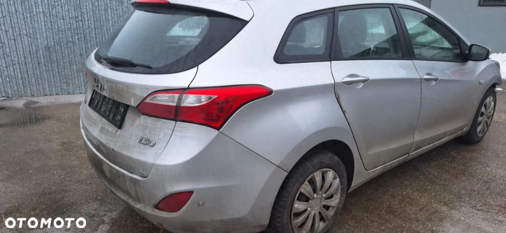 HYUNDAI I30 II kombi lampa lewy tył w błotnik - 2
