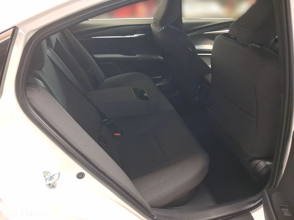 Toyota Camry - 10