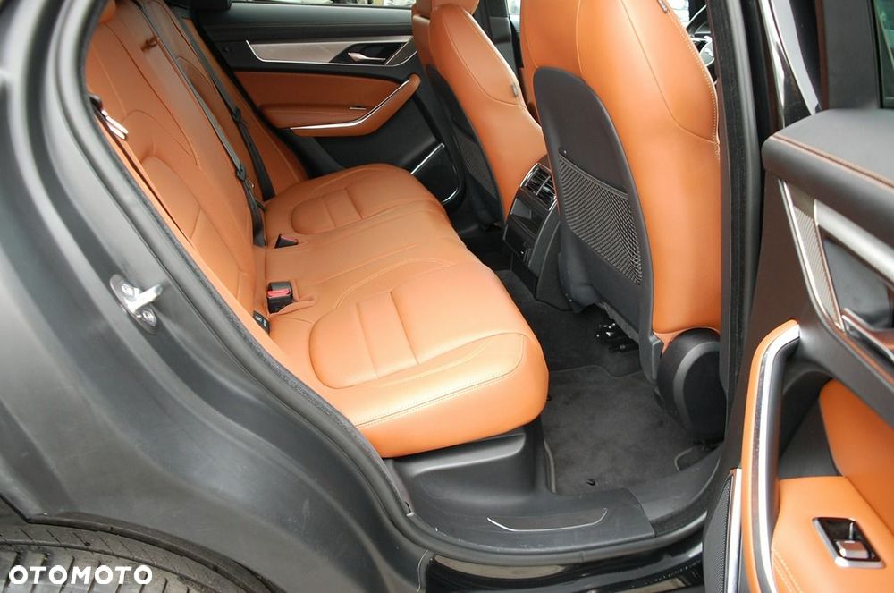 Jaguar F-Pace - 25