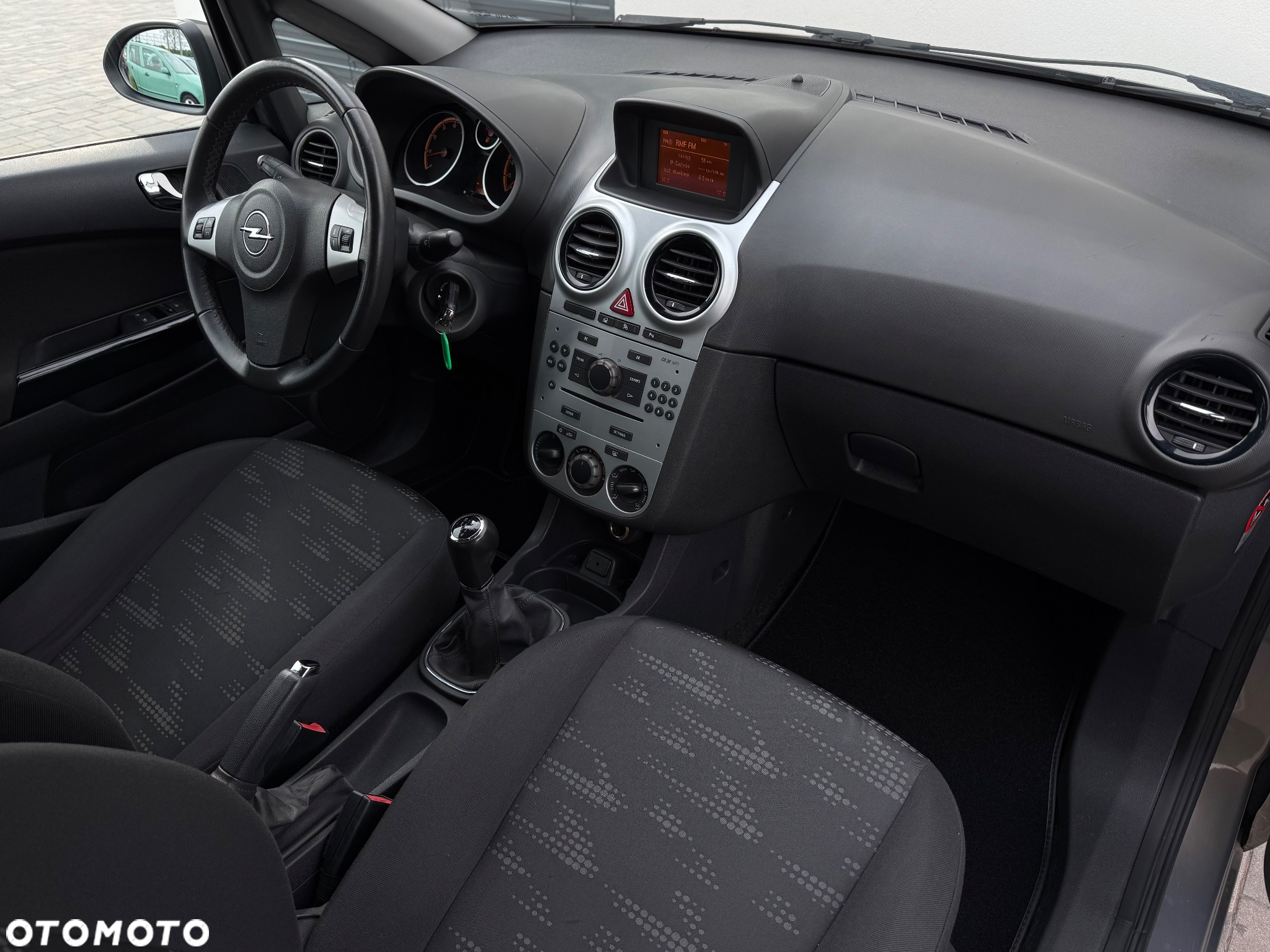 Opel Corsa 1.4 16V Enjoy - 27