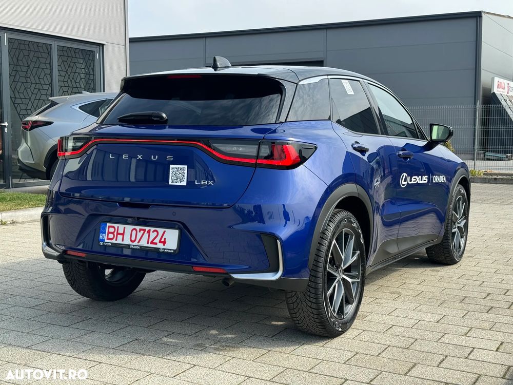 Lexus LBX - 7