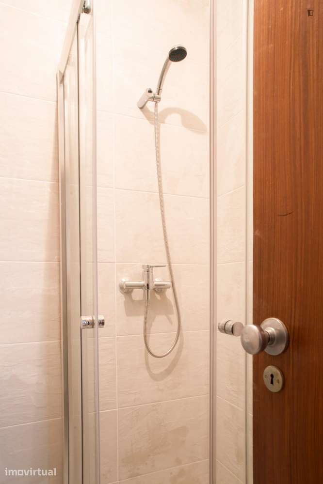 Quarto - localizado em Senhora da Hora Porto - Grande imagem: 3/19