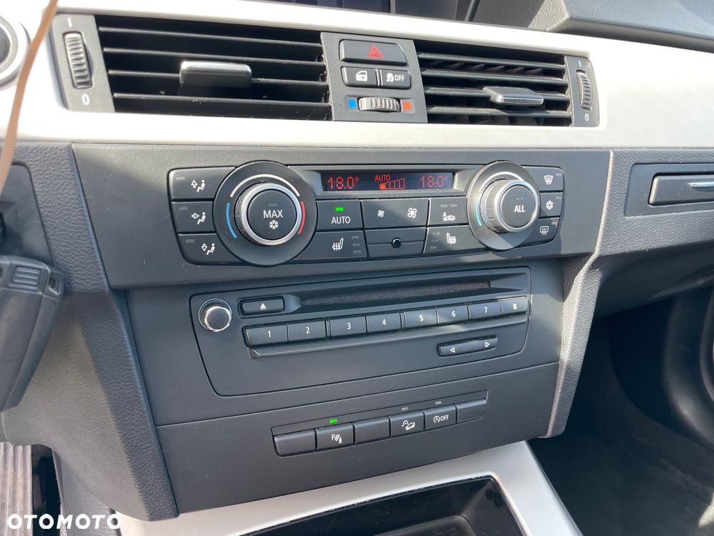 BMW Seria 3 320d xDrive DPF - 31