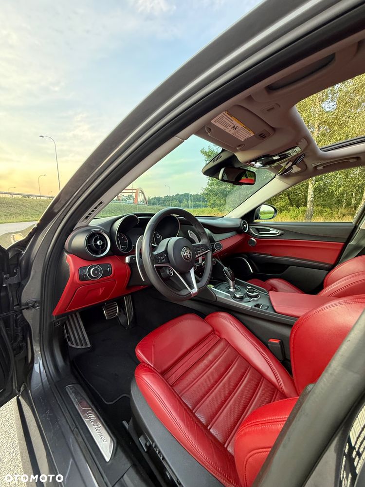 Alfa Romeo Giulia 2.0 Turbo TI Q4 - 8