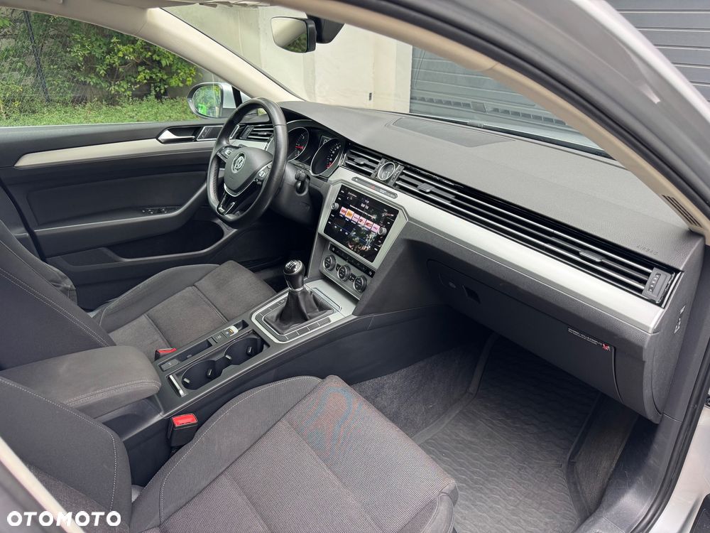 Volkswagen Passat 1.6 TDI BMT Trendline - 8