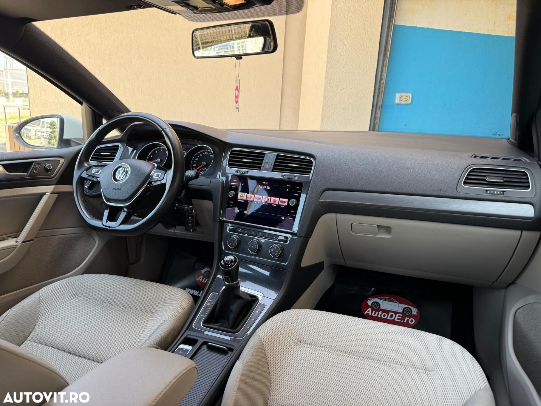 Volkswagen Golf - 6